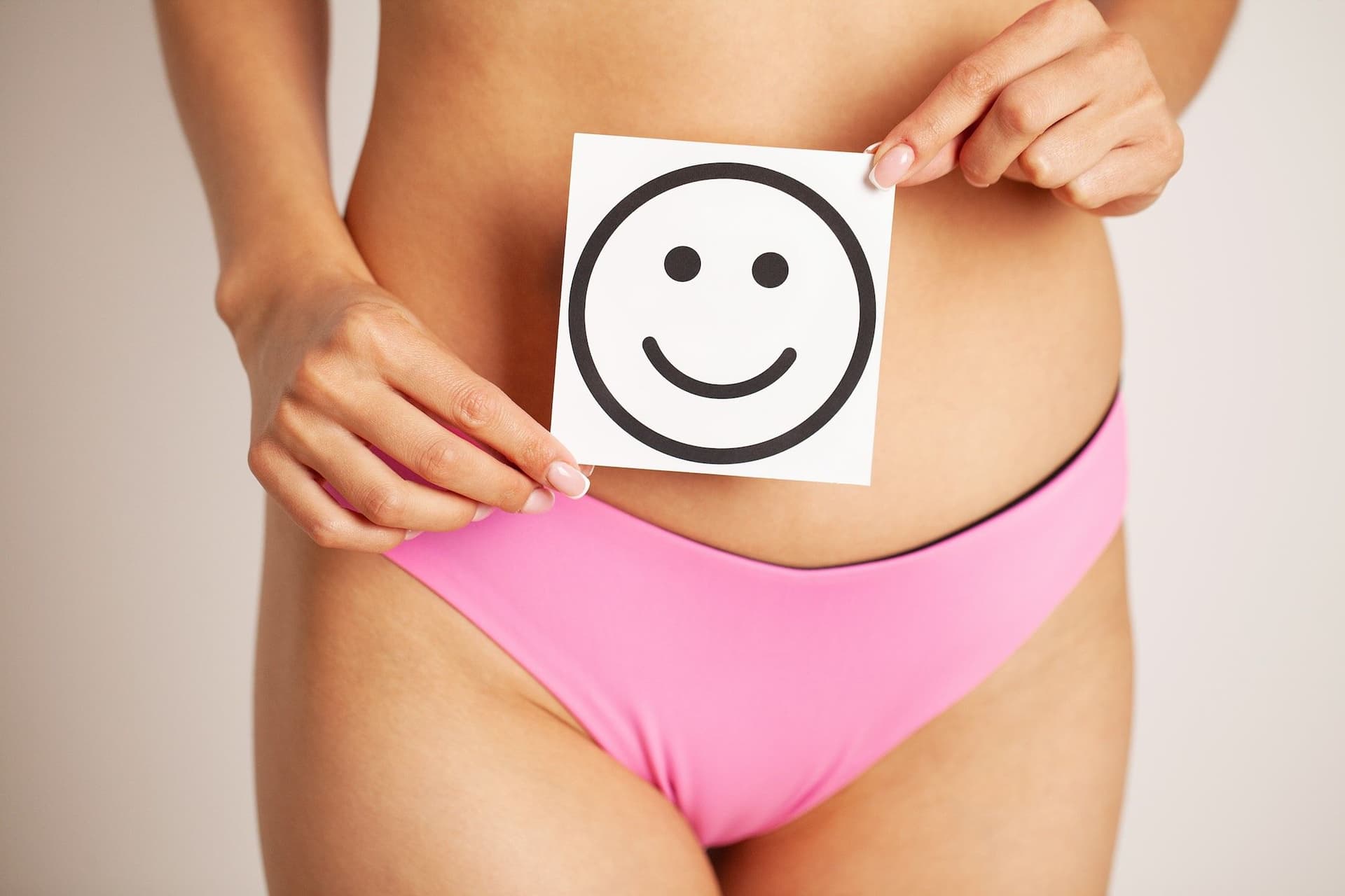 Flore intime féminine : rôle, déséquilibres, signes et solutions pour la protéger naturellement